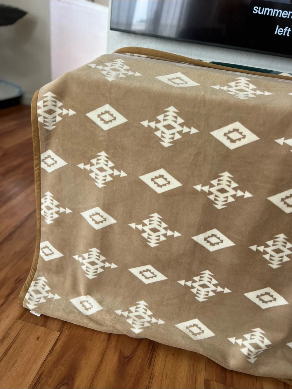 Pendleton Geometric Triangle Pattern Throw Blanket - Picture 5 of 10